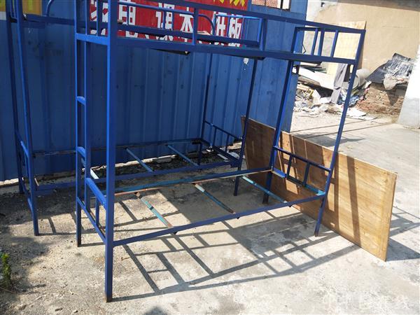 有几个是两米长80宽的.加厚角铁焊的,非常结实,废品价处理300/个.